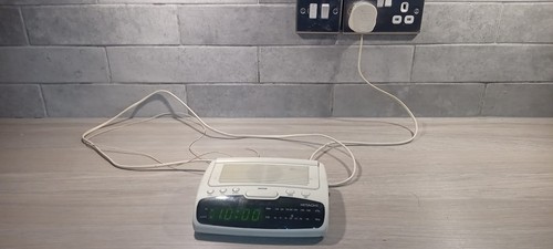 Hitachi radio alarm clock - alarm,